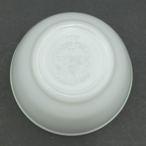 Pyrex White 1.5 Pint Mixing Bowl #401 Small Serving Nesting Bowl - Picture 6 of 7